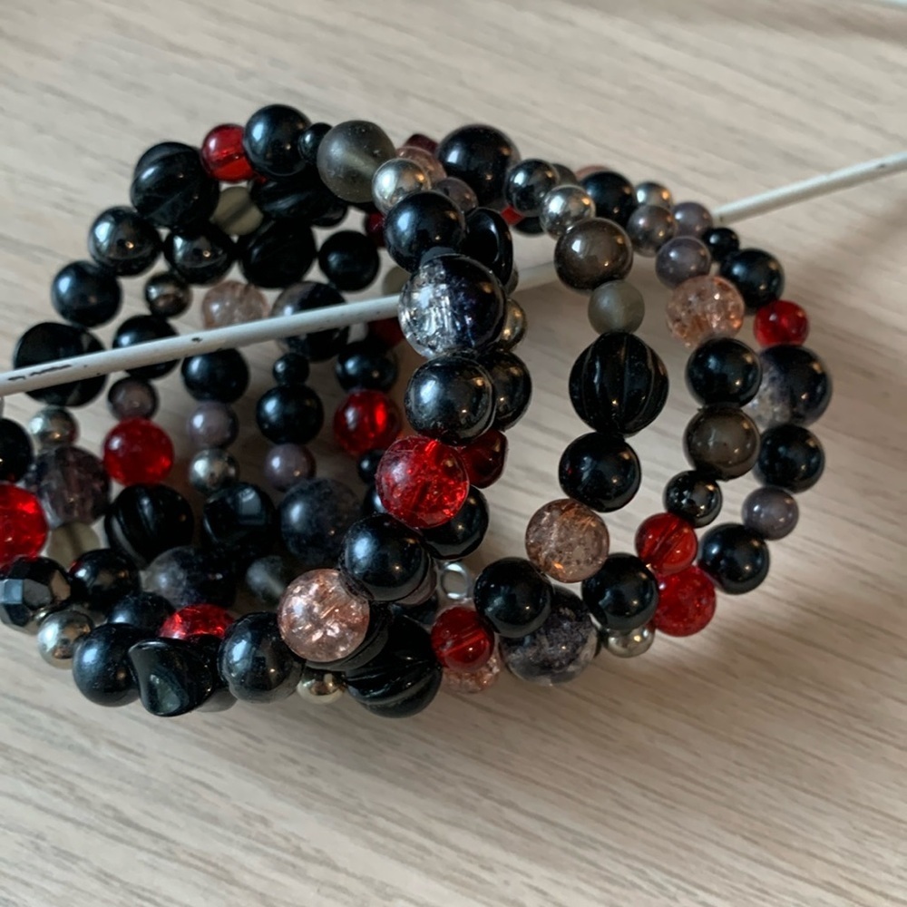 ⭐️ 5 for 20$! ⭐️ Black and red wraparound bracelet